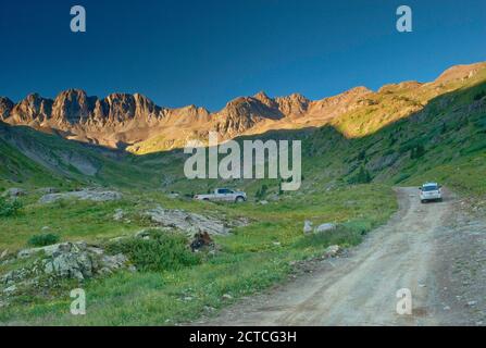 Route vers American Basin St Sunrise, vue depuis Alpine Loop, montagnes de San Juan, Colorado, États-Unis Banque D'Images