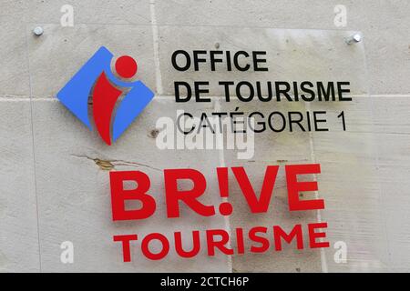 Brive-la-Gaillarde , Auvergne / France - 09 20 2020 : office de tourisme à brive ville france logo signifie centre d'information en français pour l'aide à Banque D'Images