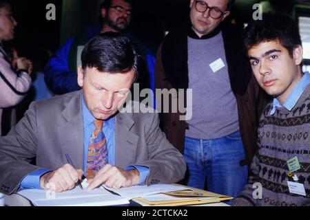 Antoine Waechter participe au Congrès national du Parti de l'écologie des Verts, Chambéry, Savoie, France, 1994 Banque D'Images