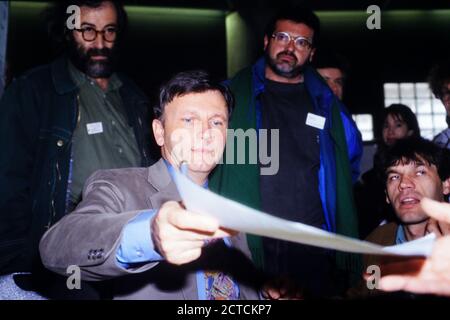 Antoine Waechter participe au Congrès national du Parti de l'écologie des Verts, Chambéry, Savoie, France, 1994 Banque D'Images