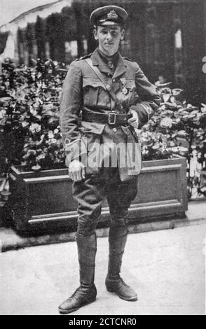 REGINALD (REX) WARNEFORD (1891-1915) aviateur britannique d'origine indienne portant le VC attribué pour avoir tiré sur un Zeppelin au cours de la première Guerre mondiale. Banque D'Images