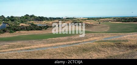 Hayling Island Golf Club, Links Lane, Hayling Island, Hampshire, Angleterre, Royaume-Uni - vue sur le 14ème fairway. Banque D'Images