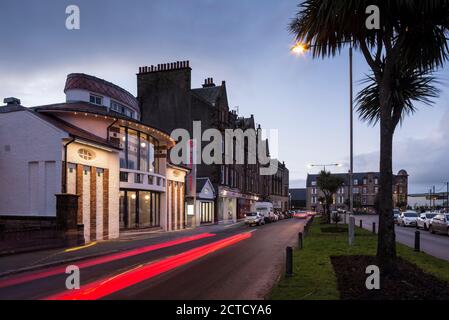 Campbeltown Picture House, Campbeltown, Écosse, Royaume-Uni. Vue sur le centre-ville au crépuscule. Banque D'Images