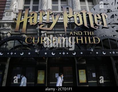 New York, États-Unis. 22 septembre 2020. Le spectacle de Broadway Harry Potter et The Cursed Child au Lyric Theatre reste fermé en raison de la pandémie du coronavirus à Times Square, à New York, le mardi 22 septembre 2020. Le nombre de décès par coronavirus aux États-Unis a atteint 200,000 aujourd'hui. Photo de John Angelillo/UPI crédit: UPI/Alay Live News Banque D'Images