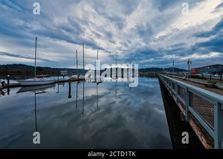 Bateaux de pêche amarrés dans le port de Coos Bay, Oregon, États-Unis Banque D'Images