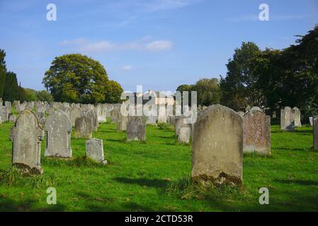 Cimetière de l'église paroissiale St Cuthbert, Norham, Northumberland, Angleterre, Royaume-Uni. Banque D'Images