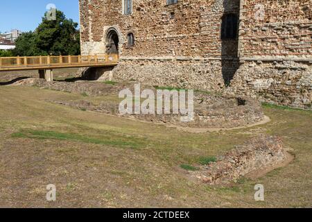 Fondations de la chapelle en face du château de Colchester, château normand de Colchester, Essex, Royaume-Uni. Banque D'Images