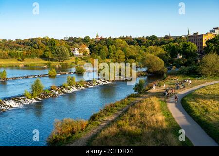 La Ruhrwehr, barrage de la Ruhr, près de Hattingen, cycliste, sur le sentier cyclable de la Ruhr, NRW, Allemagne, Banque D'Images