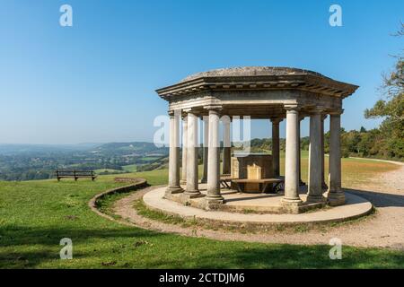 Inglis Memorial, un monument situé sur Colley Hill dans l'AONB de Surrey Hills, au Royaume-Uni, lors d'une journée ensoleillée en septembre avec vue sur les paysages de la campagne Banque D'Images