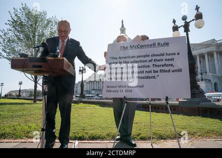 Washington, États-Unis. 22 septembre 2020. Le leader minoritaire du Sénat Charles Schumer, de New York, prend la parole lors d'une conférence de presse à Capitol Hill à Washington, DC, le mardi 22 septembre 2020. Photo de Ken Cedeno/UPI. Crédit : UPI/Alay Live News Banque D'Images