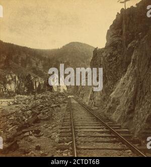 Eagle Gap, Truckee River., Watkins, Carleton E. (1829-1916), Central Pacific Railroad Company Banque D'Images