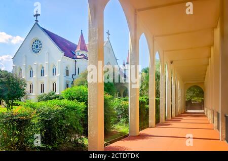 La chapelle Saint-Joseph est photographiée du centre d’administration Lucey du Spring Hill College, le 22 août 2020, à Mobile, en Alabama. Banque D'Images