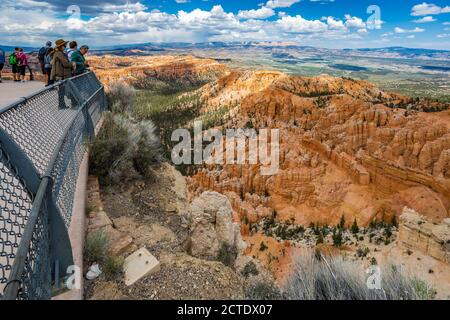 Brice point surplombe le parc national de Bryce Canyon, Utah Banque D'Images