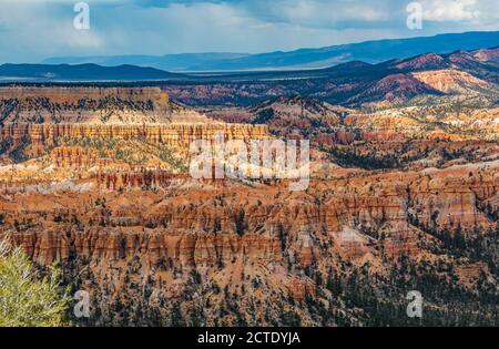 Brice point surplombe le parc national de Bryce Canyon, Utah Banque D'Images