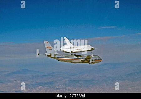 (13 Sept 1977) --- l'orbiteur 101 'Enterprise' est vu à la séparation de la NASA 747 avions de transport aérien pendant la deuxième libre vol de l'approche et l'atterrissage de la navette Tests (ALTs) réalisée le 13 septembre 1977 à Dryden Flight Research Center en Californie du Sud. Banque D'Images