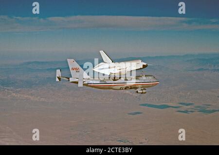 (23 Sept 1977) --- La navette spatiale 101 'Enterprise' se sépare de la NASA 747 avions de transport aérien au cours du troisième vol libre de l'approche et l'atterrissage de la navette Tests (ALT) a effectué le 23 septembre 1977, à l'Dryden Flight Research Center (DFRC) dans le sud de la Californie. Banque D'Images