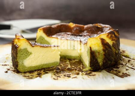 Matcha basque brûla cheesecake Banque D'Images