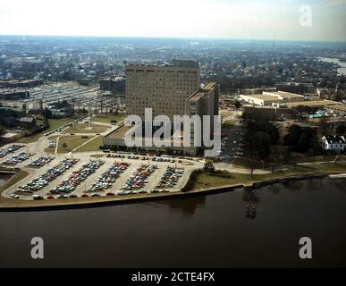 1978 - Une vue aérienne de la nouvelle (quand photo prise) Portsmouth Naval Hospital à Portsmouth en Virginie Banque D'Images