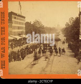 Grande armée de Sherman. Vue sur Pennsylvania Avenue depuis les bâtiments du Trésor. Général Jeff. C. Davis et le personnel et le 19e corps d'armée passent en revue., E. & H.T. Anthony (firme), Brady, Mathew B. (1823 (ca.)-1896), 1861, États-Unis Banque D'Images