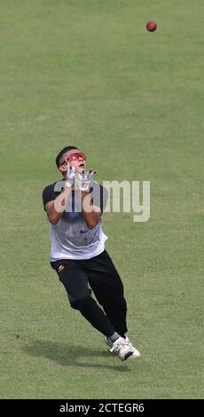 Dhaka, Bangladesh. 22 septembre 2020. Le joueur de l'équipe nationale de cricket du Bangladesh, Taskin Ahmed, en action pendant la séance d'entraînement au stade national de cricket Sher-e-Bangla. Le Bangladesh va probablement jouer deux tests à Kandy et le troisième à Colombo, avec la tournée latérale au Sri Lanka ce mois-ci. Un dispositif provisoire a été mis à la crache par le Bangladesh Cricket Board et le Sri Lanka Cricket qui seront dévoilés avant la série. Crédit : SOPA Images Limited/Alamy Live News Banque D'Images