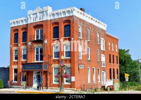 Mt. Carroll, Illinois, États-Unis. L'historique Bridgewater Inn sur la place de la ville a été construit en 1886 comme un hôtel de luxe. Banque D'Images