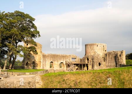 Vue intérieure sur les ruines du château médiéval de Barnard, à Co. Durham, Angleterre, Royaume-Uni Banque D'Images