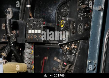 Aménagement d'un cockpit d'avion militaire d'époque. Banque D'Images