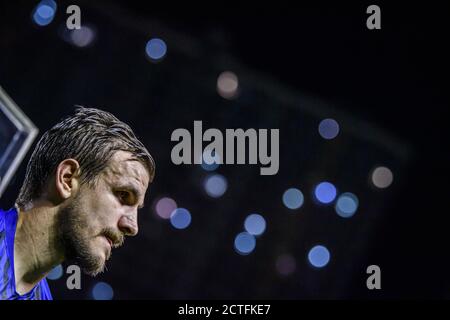 Le joueur de football croate Ivan Santini de Jiangsu Suning F.C. réagit lors du match du troisième tour de la Super League chinoise (CSL) de 2020 contre Dalian Pro Banque D'Images