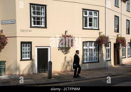 Eton, Berkshire, Angleterre, Royaume-Uni. Septembre 2020. Eton College étudiants certains portant des masques pendant Covid-19 verrouillage de marche entre les leçons à cette célèbre Banque D'Images