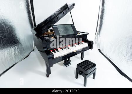 Le modèle de piano LEGO, qui appartient à la série Ideas avec le numéro de série 21323, est affiché le 1er août 2020. Le modèle, qui est composé de plus de Banque D'Images