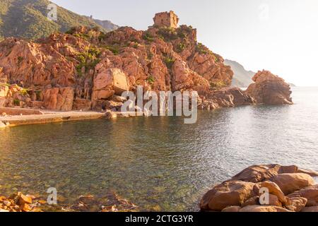 Coucher de soleil dans le port de plaisance de Porto, Corse, France Banque D'Images