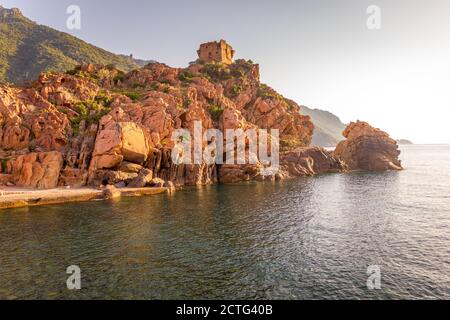 Coucher de soleil dans le port de plaisance de Porto, Corse, France Banque D'Images