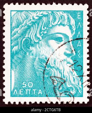 GRÈCE - VERS 1958: Un timbre imprimé en Grèce montre Zeus d'Istiaea (statue de bronze de Zeus ou Poséidon, trouvé en mer au large du cap Artemision). Banque D'Images