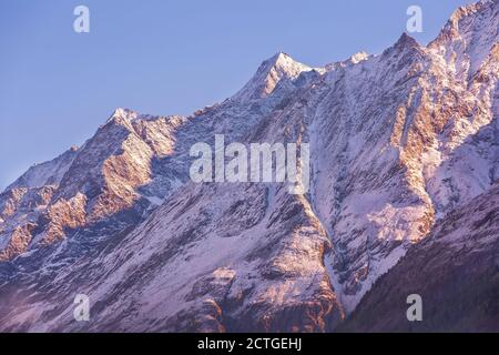 Alpes suisses en Suisse, montagnes enneigées en gros plan, vue de Zermatt Banque D'Images