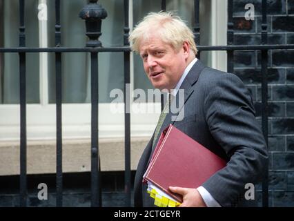Londres, Royaume-Uni. 23 septembre 2020. Le premier ministre, Boris Johnson, part au Parlement pour les questions du premier ministre. Crédit : Mark Thomas/Alay Live News Banque D'Images