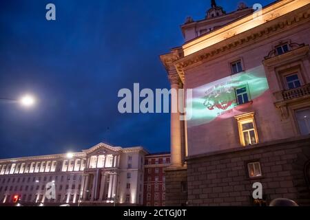 Sofia, Bulgarie - 22.09.2020 - le bâtiment de l'Assemblée nationale et le conseil des ministres à l'occasion de la Journée de l'indépendance de la Bulgarie. Photo de haute qualité Banque D'Images