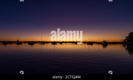 Un lever de soleil calme et reposant sur la rivière Swan dans Freshwater Bay, Peppermint Grove Banque D'Images