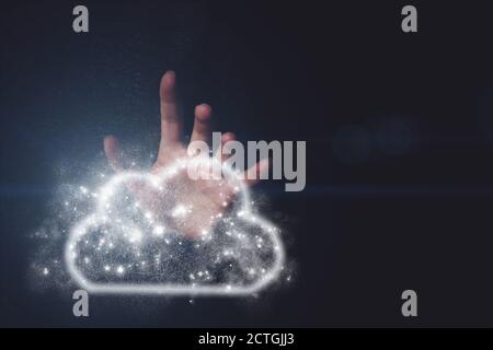Icône de Cloud numérique à portée de main comme symbole de connexion sans fil. Arrière-plan sombre. Image conceptuelle du Cloud computing mobile Banque D'Images