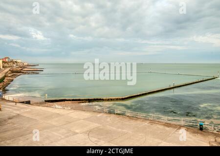 La catégorie II de 4 acres lisa la piscine de marée de Walpole Bay, Margate Banque D'Images