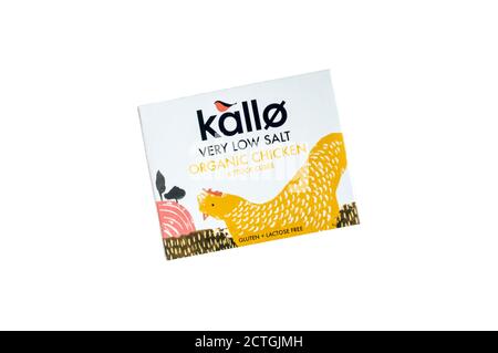 Un paquet de cubes de bouillon de poulet biologique à très faible teneur en sel de kallø. Banque D'Images