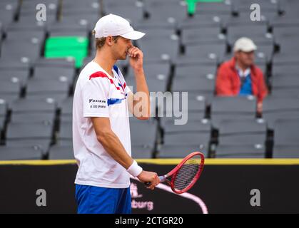 Hambourg, Allemagne. 23 septembre 2020. Circuit ATP de tennis - Hamburg European Open, singles, men, tour de seize dans le stade de Rothenbaum. Garin (Chili) - chanvre (Allemagne). Yannick Hanfmann répond. Credit: Daniel Bockwoldt/dpa/Alay Live News Banque D'Images