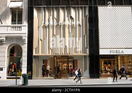 Luxury Goods Storefronts sur Fifth Avenue, New York Banque D'Images