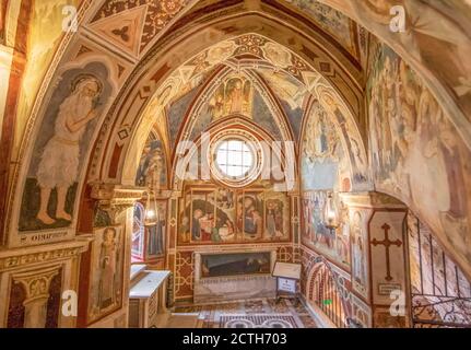 Vue principale de Subiaco et de l'un des plus beaux monastères bénédictins du monde, le monastère Sacro Speco présente des fresques étonnantes Banque D'Images