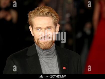 Willem Dafoe participe à la première mondiale « Murder on the Orient Express » au Royal Albert Hall le 2 novembre 2017 à Londres, Royaume-Uni. Banque D'Images