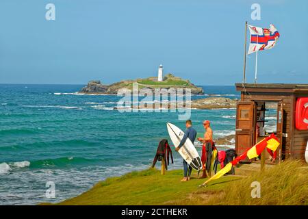 RNLI station de garde à Godrevy avec phare de Godrevy sur la côte nord de Cornouailles, Angleterre. Banque D'Images