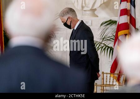 Washington, États-Unis. 23 septembre 2020. Le juge Neil Gorsuch part à la suite d'une cérémonie privée pour la juge Ruth Bader Ginsburg à la Cour suprême de Washington, DC, le mercredi 23 septembre 2020. Ginsburg, 87 ans, est décédé d'un cancer le 18 septembre. Photo de piscine par Andrew Harnik/UPI crédit: UPI/Alamy Live News Banque D'Images