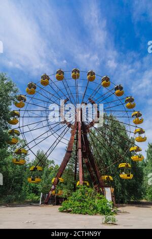 Attraction Ferris Wheel dans la ville fantôme Pripyat, zone d'exclusion de Tchernobyl, catastrophe de fusion nucléaire Banque D'Images