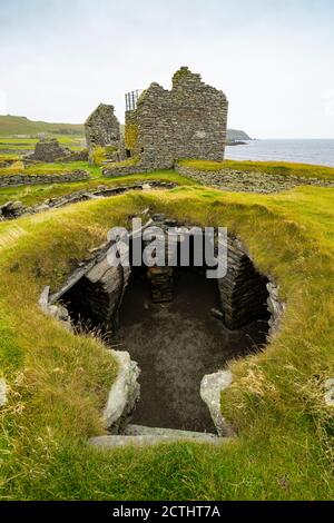 Vue sur le site archéologique des anciennes colonies de Jarlshof à Shetland, Écosse, Royaume-Uni Banque D'Images