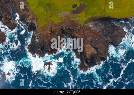 Formation spectaculaire de cendre pyroclastique à Grind o' Da Navir, sur la côte à Eshaness, Northmavine, au nord du continent, îles Shetland, Écosse, Royaume-Uni Banque D'Images