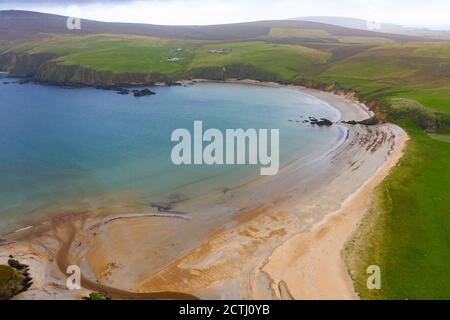 Vue sur la plage de Burrafirth sur le Burra Firth sur l'île d'Unst, Shetland, Écosse, Royaume-Uni Banque D'Images